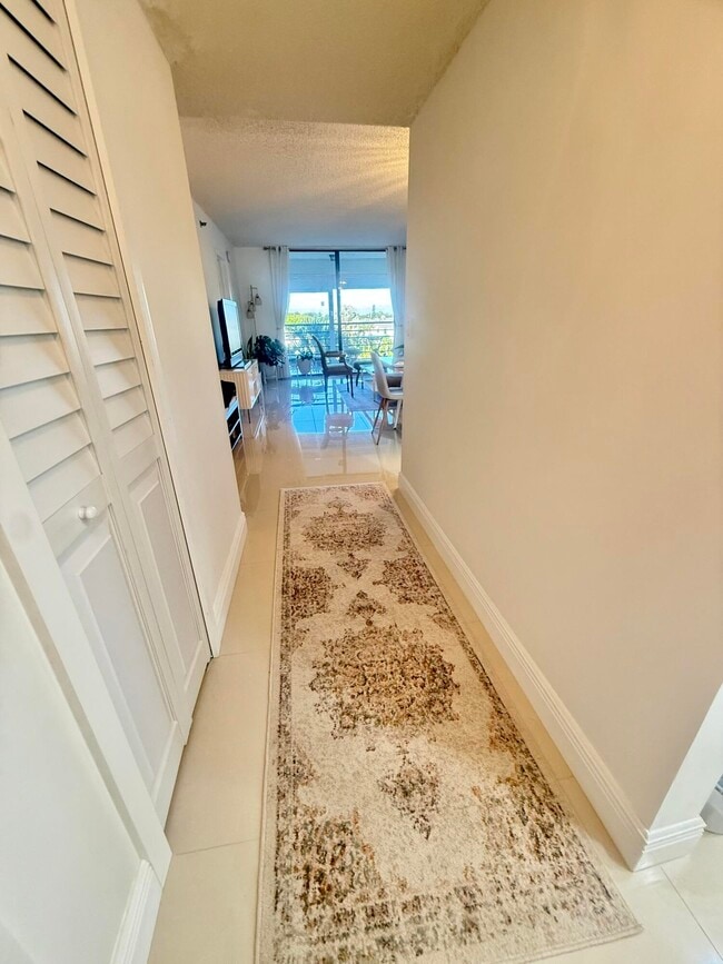 Building Photo - 4640 Lucerne Lakes Blvd W