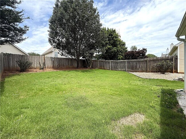 Building Photo - 2150 Lexington Ln