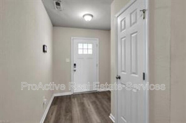 Building Photo - 223 N 7th St