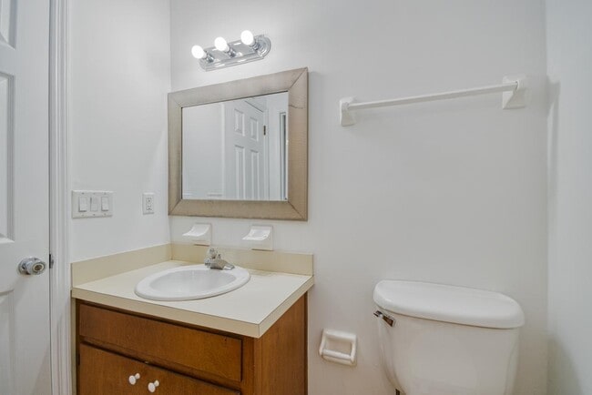 Building Photo - 2039 Hanover Ct