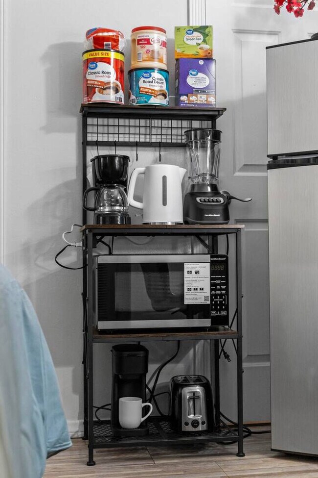 Building Photo - 10150 Sierra Madre Rd