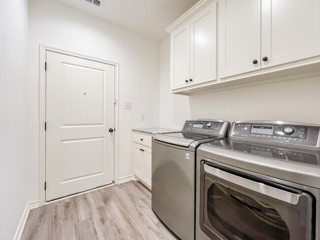 Building Photo - 5917 Harvard St