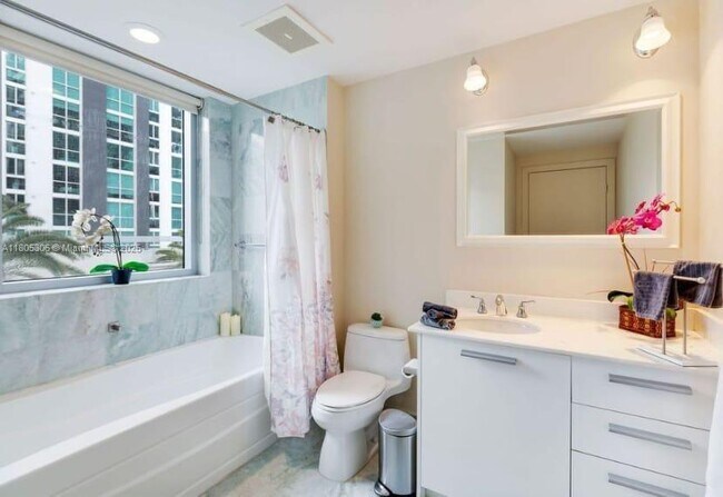 Building Photo - 1050 Brickell Ave
