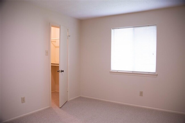 Building Photo - 13214 Ensley Wood Dr