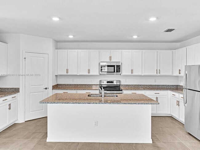 Building Photo - 2033 SW Castinet Ln
