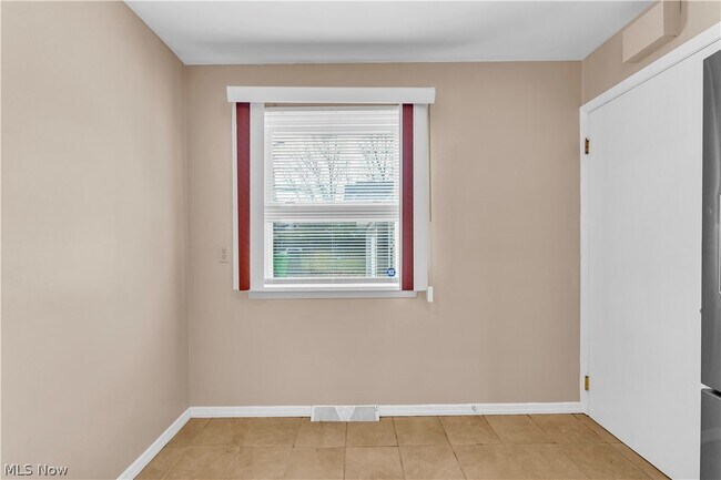 Building Photo - 9716 Alexander Rd