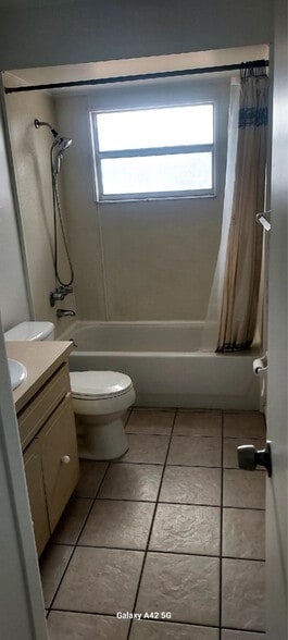 Building Photo - 2039 Woodbridge Ln