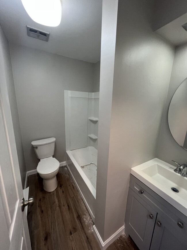 Building Photo - AVAILABLE NOW! Newly Renovated 2BR in Alle...