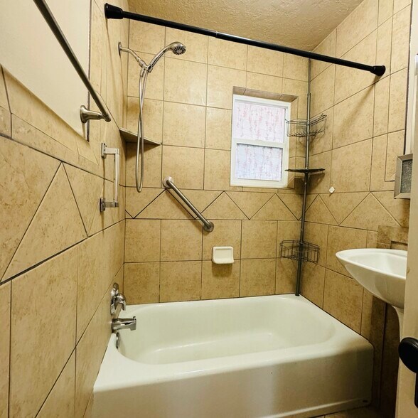 Building Photo - 732 S 900 E