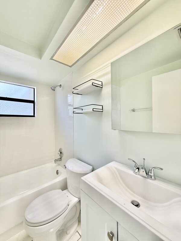 Building Photo - 1300 Classic Dr