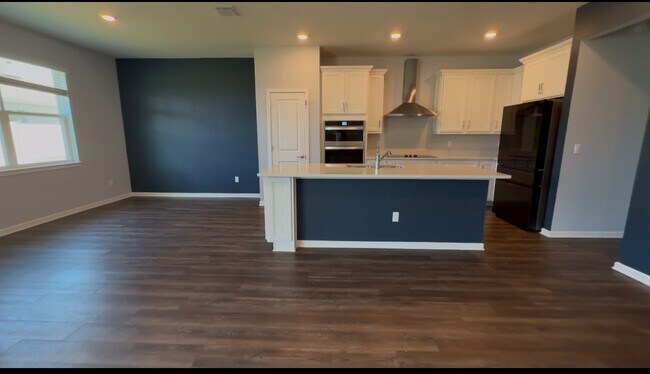 Building Photo - 1962 Summer Serenity Dr