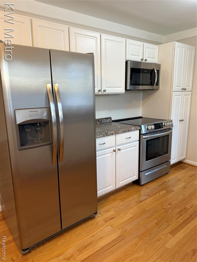 Building Photo - 1204 Montrose Ave