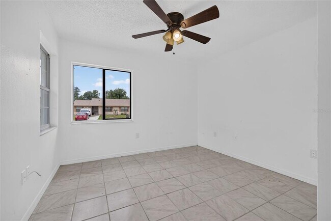 Building Photo - 658 Royalty Ct