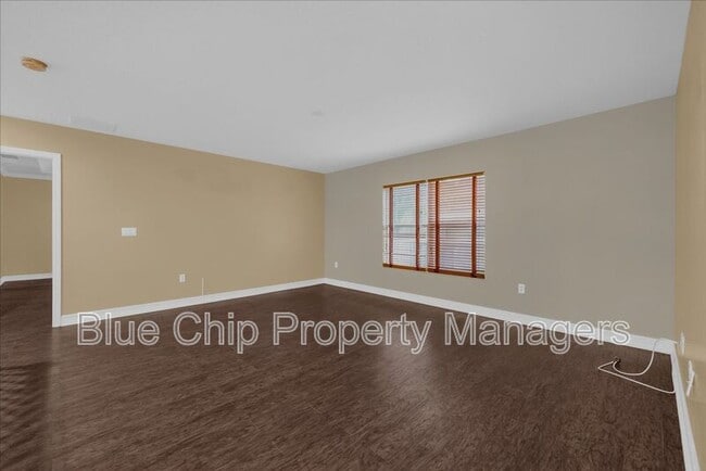 Building Photo - 5864 Lake Melrose Dr