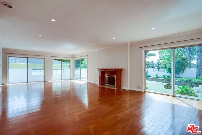 Building Photo - 7230 W 90th St