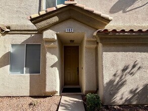 Building Photo - 2 bedroom townhome with back yard in Boulder Ranch