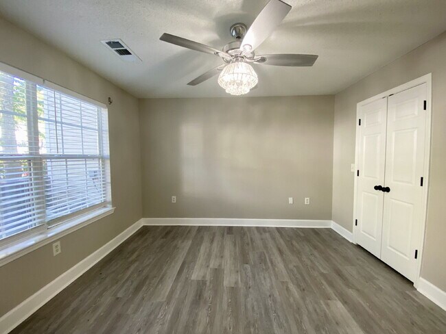 Building Photo - Renovated Two-Bedroom Condo for Rent!