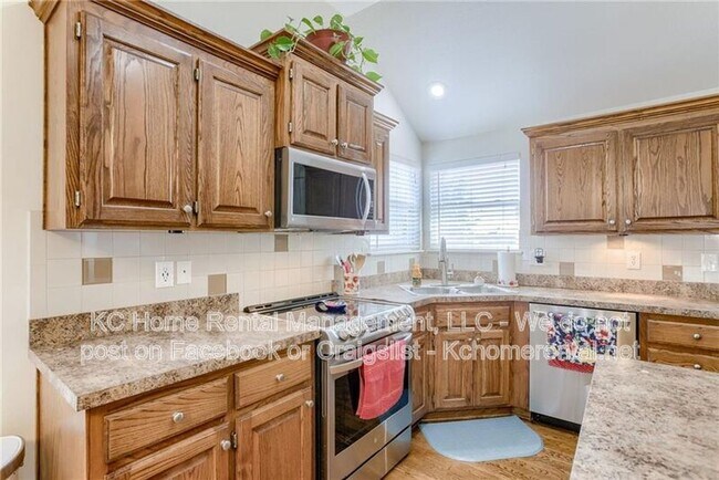 Building Photo - 20621 W 125th Ct