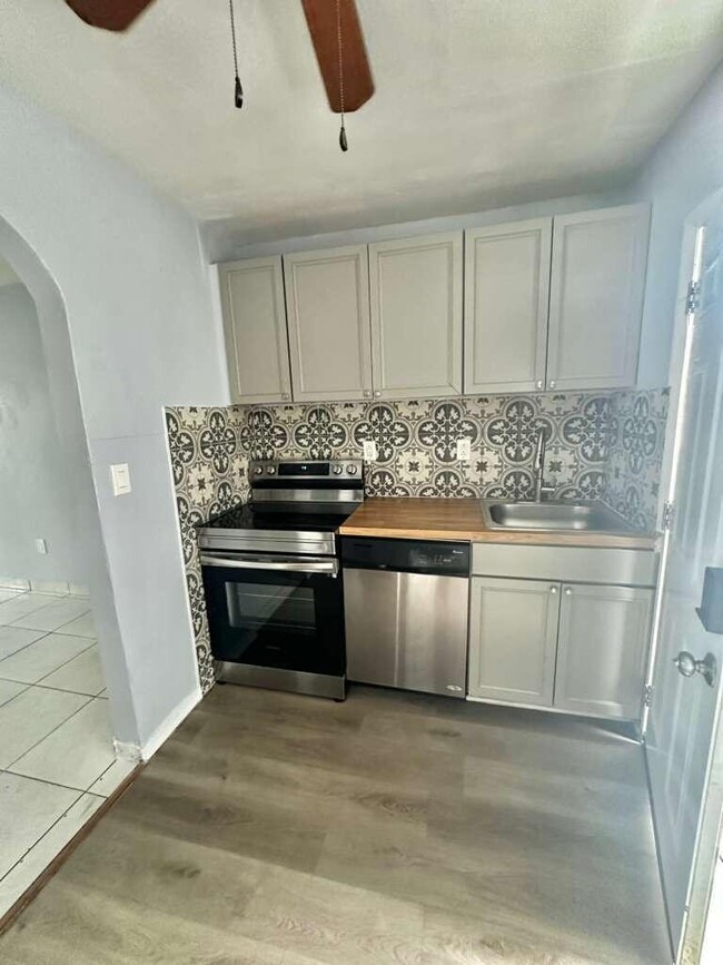 Building Photo - 23 SE 12th St