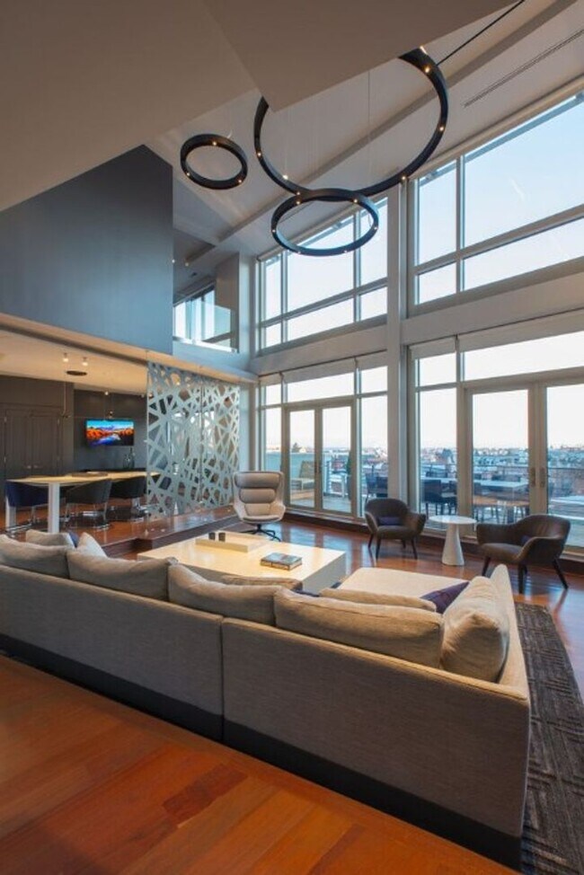 Building Photo - Stunning Views from this Spectacular and Stylish Penthouse in heart of Adams Morgan with PARKING.