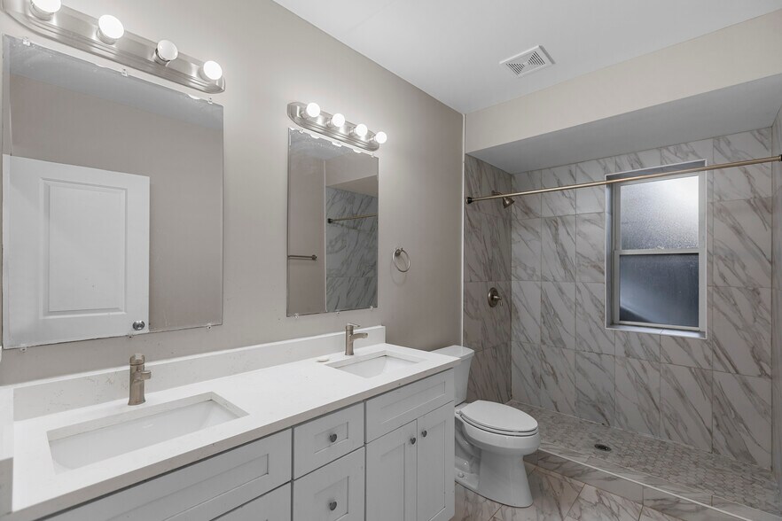 Building Photo - 5731 N Washtenaw Ave