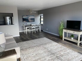 Building Photo - 207 5th Ave SW