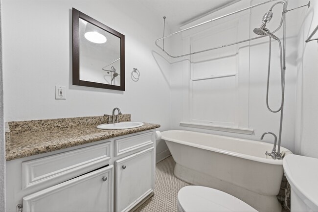 Building Photo - 324 W Alabama St