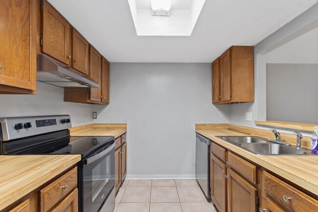 Building Photo - 6926 SW 45th Ave