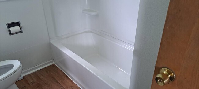 Building Photo - 2415 Royal Dr