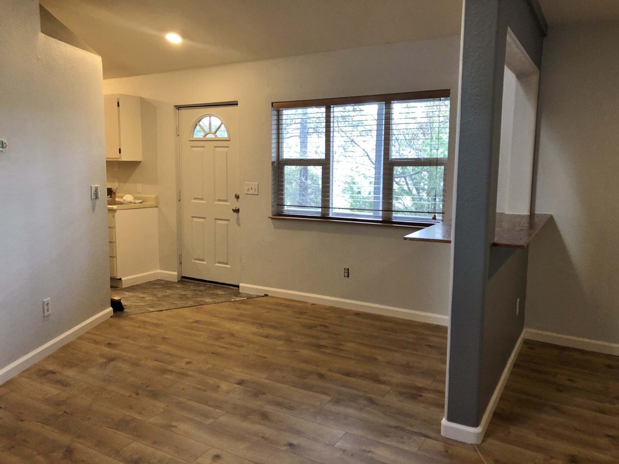 Dining Area - 425 Maryland Dr