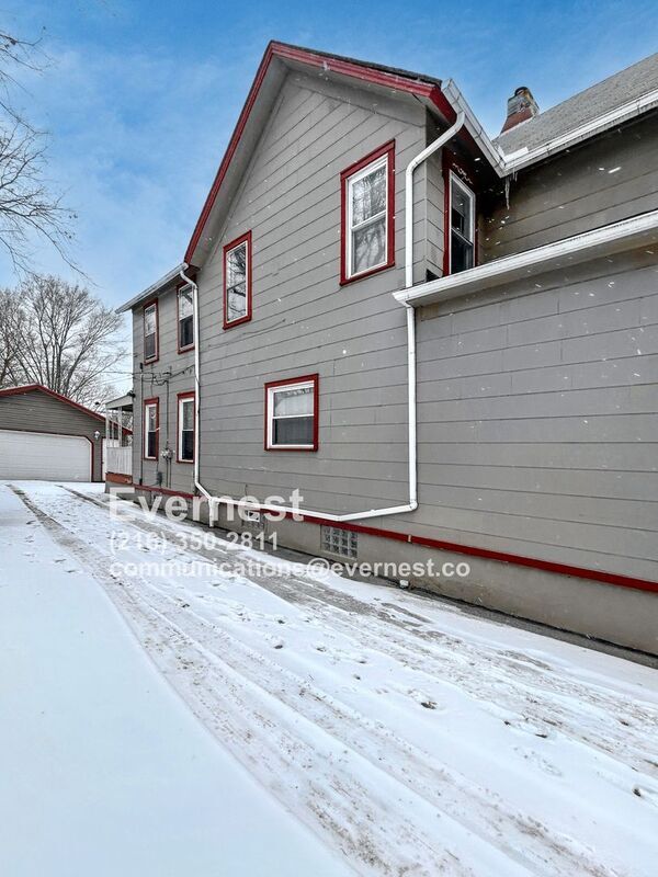 Building Photo - 1858 W 45th St
