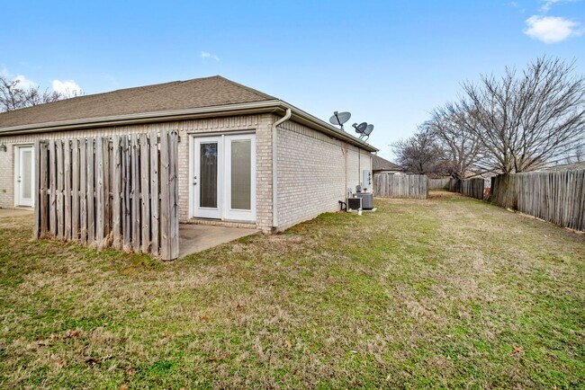 Building Photo - 1270 N Trinity Dr