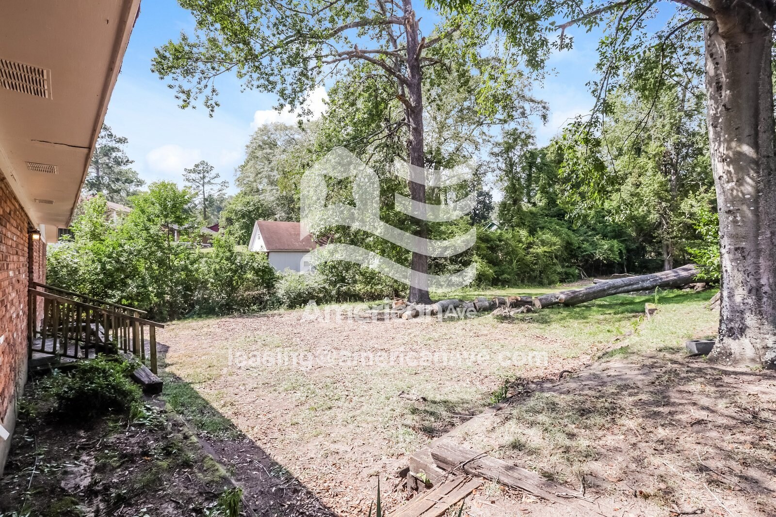 Building Photo - 2557 Saratoga Dr