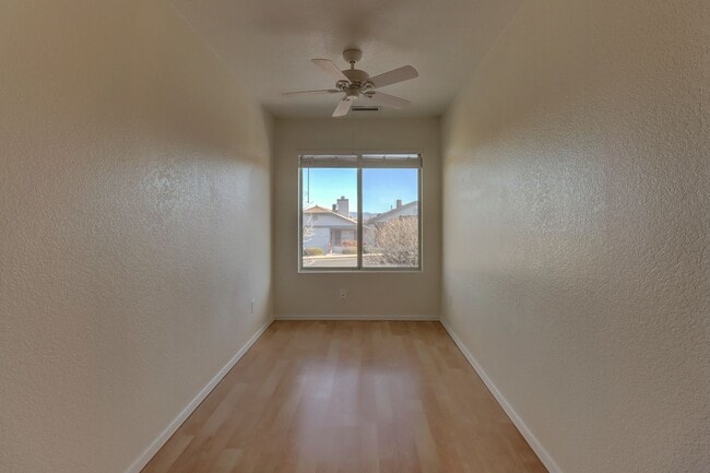 Building Photo - 2 bed 2 bath Condo in Montana Terraces