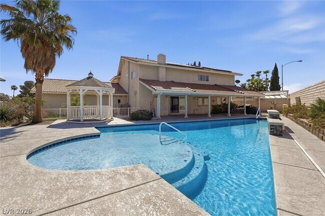 Building Photo - 3321 Basque St