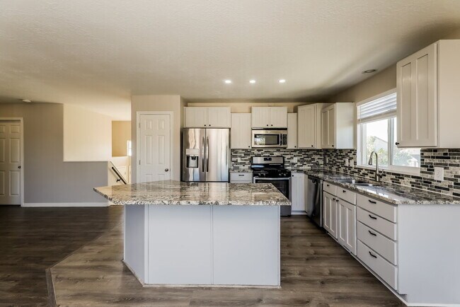 Building Photo - 996 W Fox Holw Dr