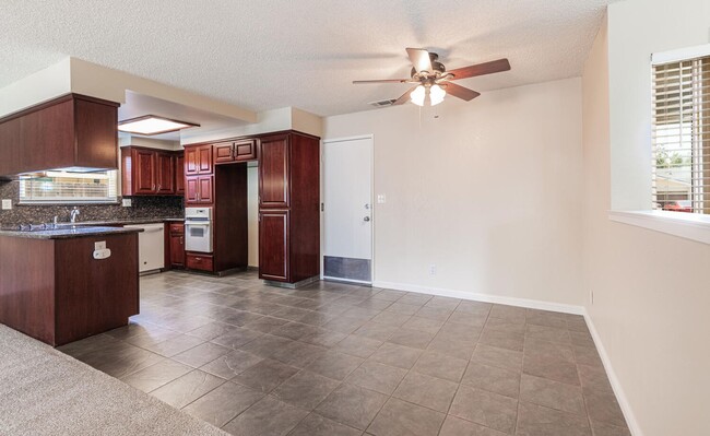 Building Photo - Charming 3-Bedroom Home with Beautifully U...
