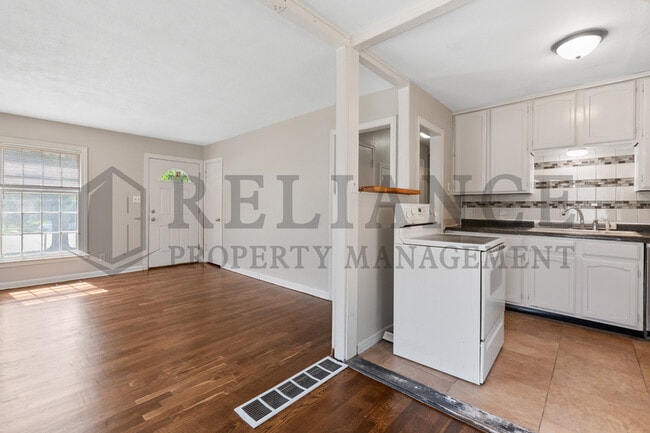 Building Photo - 1555 N Northeast Pkwy