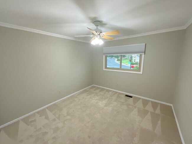 Building Photo - 4 Bedroom Home Available Near S Academy Bl...