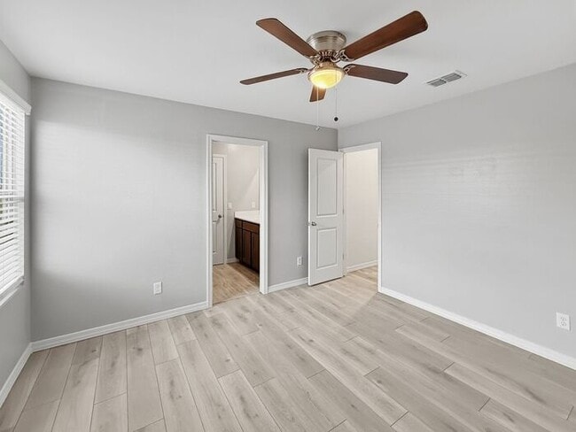 Building Photo - Home in Litchfield Park at Canyon Views! 5bd 4.5ba