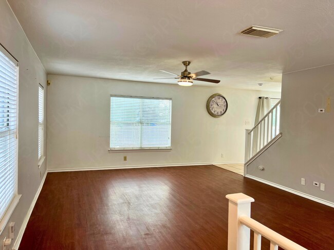 Building Photo - 8858 Roquefort