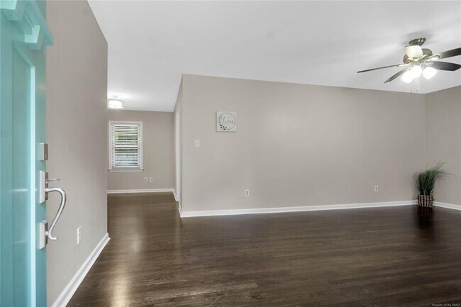 Building Photo - 117 Queen Mary Ct
