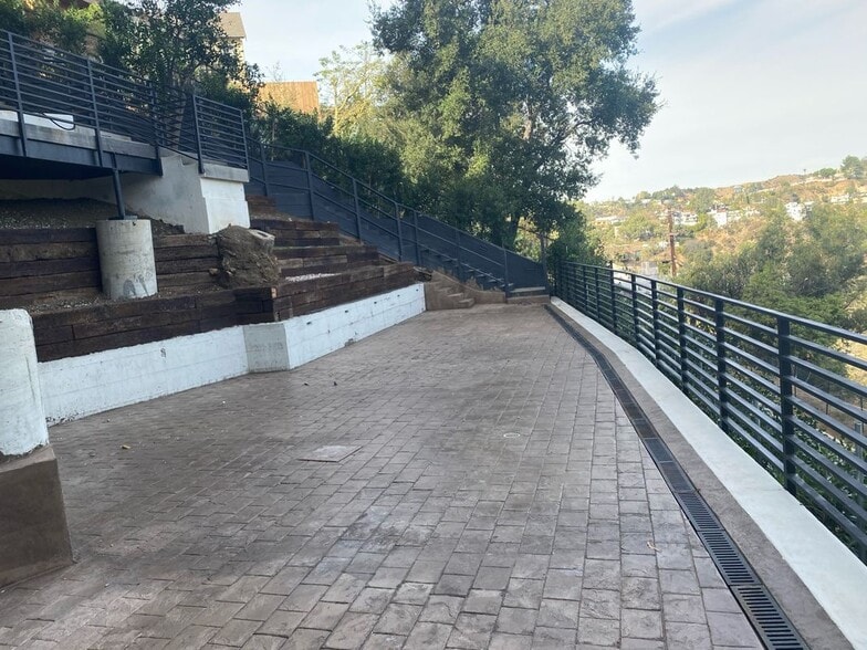 Building Photo - 5710 Hill Oak Dr