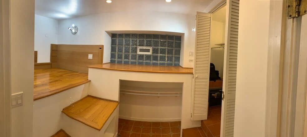 Building Photo - 2620 Dayton N St