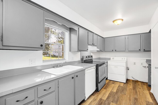 Building Photo - 3/2 unit in Titusville ready for new tenants!