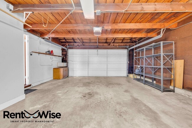 Building Photo - 612 Barneson Ave