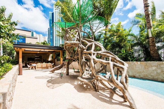 Building Photo - Luxurious Living at Park Lane 1304