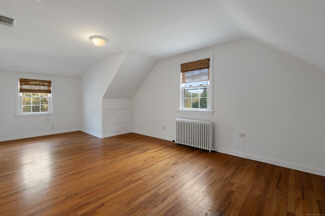 Building Photo - 486 Deercliff Rd