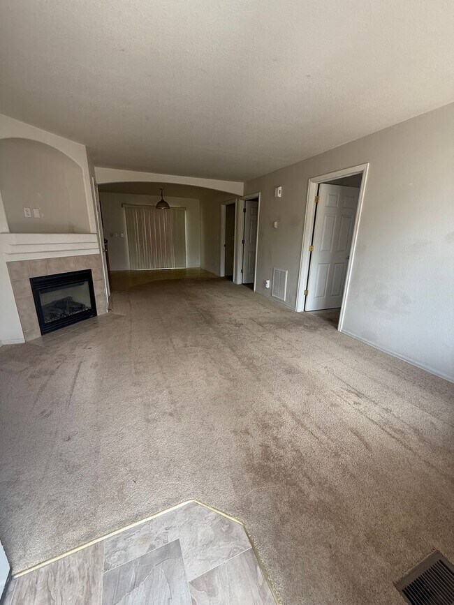 Building Photo - *MOVE-IN SPECIAL: $200 OFF 1ST MONTH'S RENT* Condo for rent on Ellers Grove