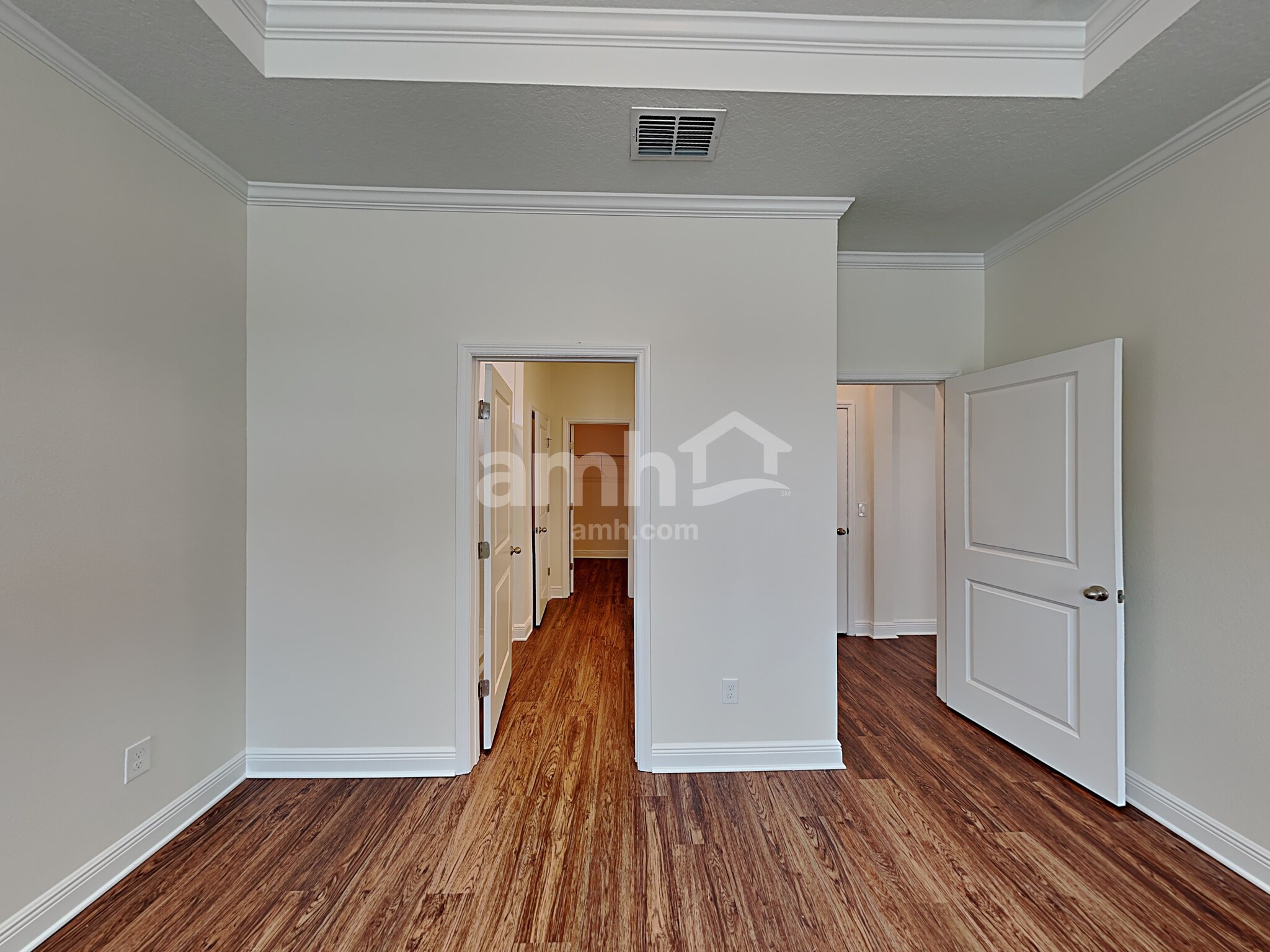 Building Photo - 1149 Sky Lks Dr